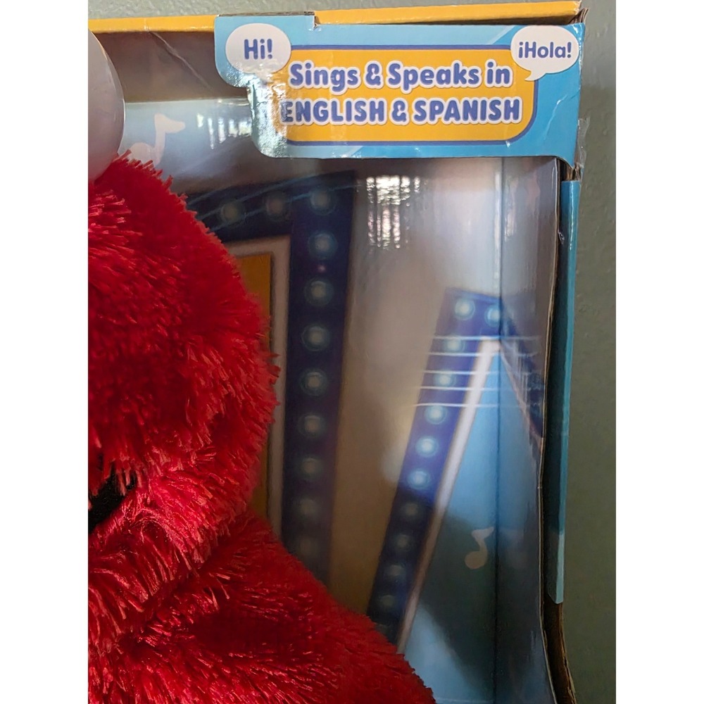 Sesame Street Hokey Pokey Elmo Singing Dancing Bilingual English Spanish Toy - Picture 2 of 4